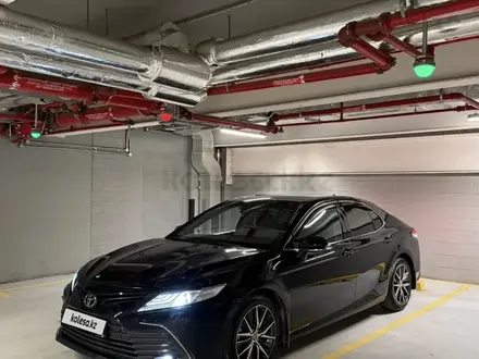 Toyota Camry 2021 года за 16 900 000 тг. в Актобе