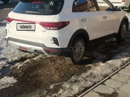 Kia Rio X-Line 2021 года за 8 200 000 тг. в Усть-Каменогорск – фото 2