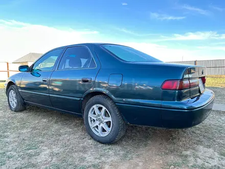 Toyota Camry 1997 года за 2 000 000 тг. в Актобе – фото 16