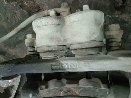 Передний правый суппорт на mitsubishi pajero 3 за 25 000 тг. в Караганда – фото 3