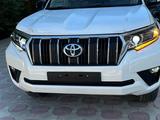 Toyota Land Cruiser Prado 2022 года за 26 600 000 тг. в Актау