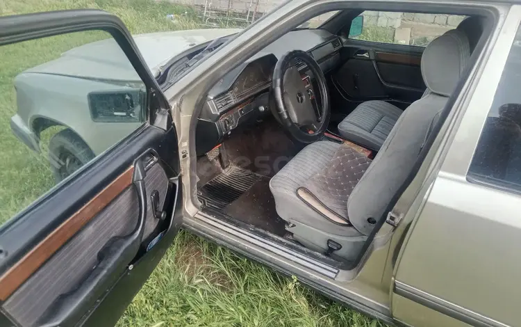 Mercedes-Benz E 230 1986 года за 450 000 тг. в Шымкент