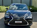 Lexus ES 350 2019 года за 16 500 000 тг. в Атырау – фото 2