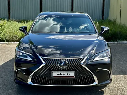 Lexus ES 350 2019 года за 15 500 000 тг. в Атырау – фото 2