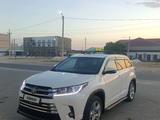 Toyota Highlander 2014 года за 12 200 000 тг. в Жанаозен
