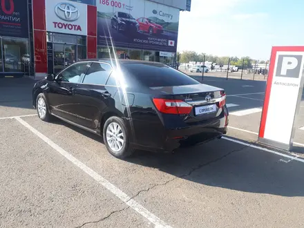 Toyota Camry 2014 года за 8 500 000 тг. в Уральск – фото 2