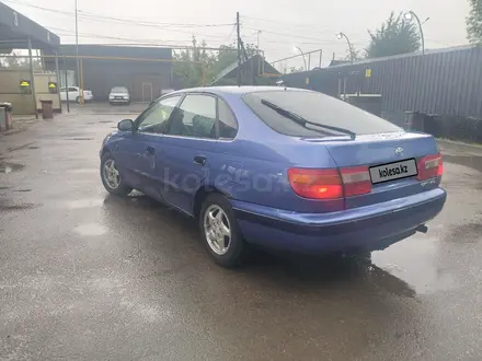 Toyota Carina E 1996 года за 1 800 000 тг. в Алматы – фото 2