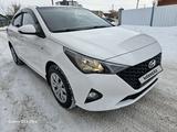 Hyundai Solaris 2022 годаfor7 600 000 тг. в Петропавловск – фото 3