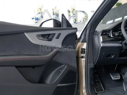 Audi Q8 55 TFSI Quattro Sport 2025 года за 58 149 000 тг. в Алматы – фото 32