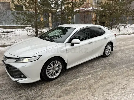 Toyota Camry 2018 года за 11 500 000 тг. в Костанай – фото 11