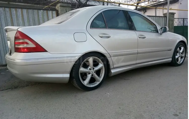 Mercedes-Benz C 180 2002 года за 6 000 000 тг. в Петропавловск