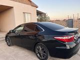 Toyota Camry 2016 года за 9 800 000 тг. в Жанаозен – фото 4