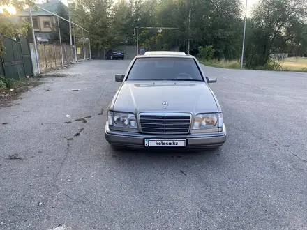 Mercedes-Benz E 280 1993 года за 2 480 000 тг. в Алматы – фото 2