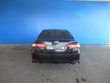 Toyota Camry 2019 года за 9 392 250 тг. в Шымкент – фото 2