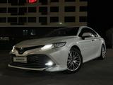 Toyota Camry 2018 года за 13 100 000 тг. в Алматы