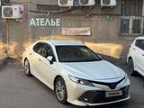 Toyota Camry 2018 года за 13 100 000 тг. в Алматы – фото 4