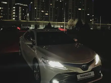Toyota Camry 2018 года за 13 100 000 тг. в Алматы – фото 6