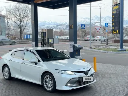 Toyota Camry 2018 года за 13 100 000 тг. в Алматы – фото 7