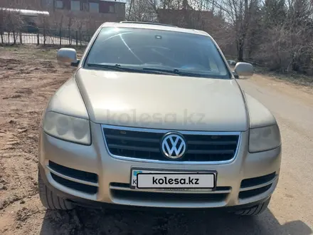 Volkswagen Touareg 2003 года за 3 750 000 тг. в Астана – фото 3