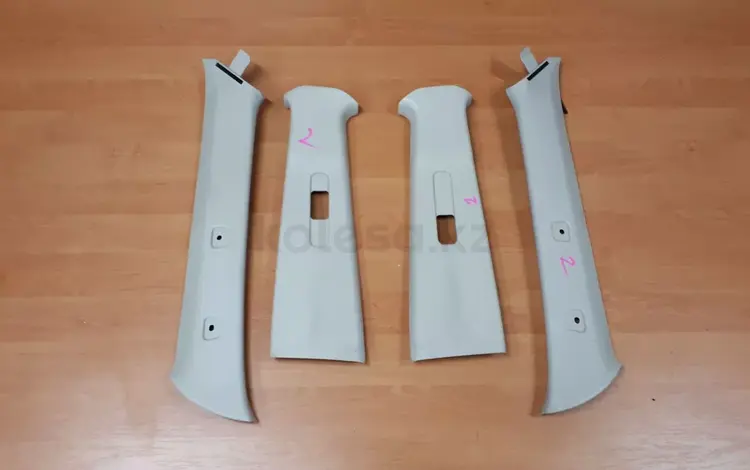 Пластиковые стойки на мицубиси паджеро 3 за 8 000 тг. в Алматы