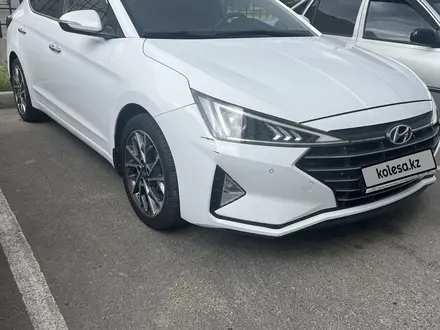 Hyundai Elantra 2019 года за 8 500 000 тг. в Шымкент – фото 3