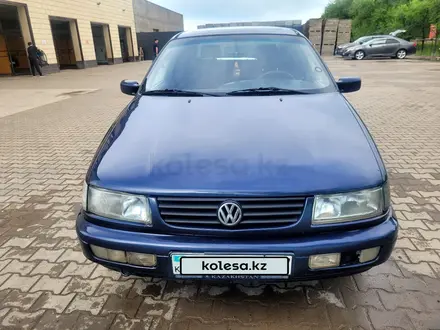 Volkswagen Passat 1995 года за 1 300 000 тг. в Уральск