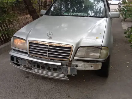 Mercedes-Benz C 180 1993 года за 650 000 тг. в Алматы