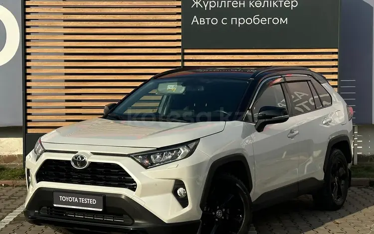 Toyota RAV4 2021 года за 19 990 000 тг. в Алматы