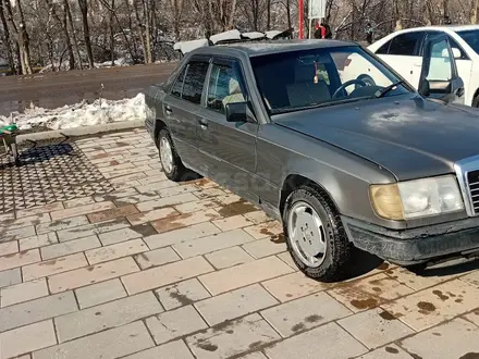 Mercedes-Benz E 230 1989 года за 600 000 тг. в Алматы