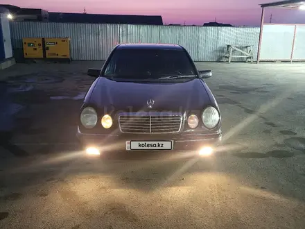 Mercedes-Benz E 320 1996 года за 3 800 000 тг. в Атырау – фото 10