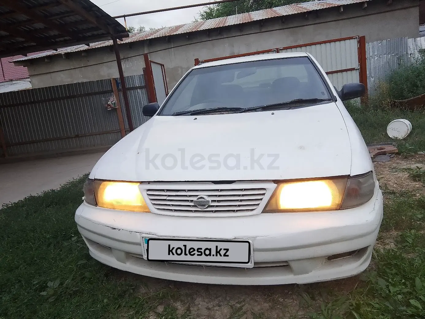 Nissan Sunny, 1998