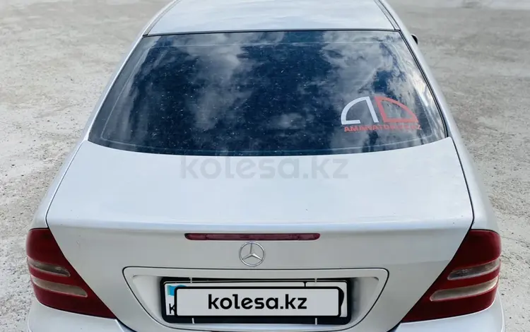 Mercedes-Benz C 200 2000 годаfor2 500 000 тг. в Караганда