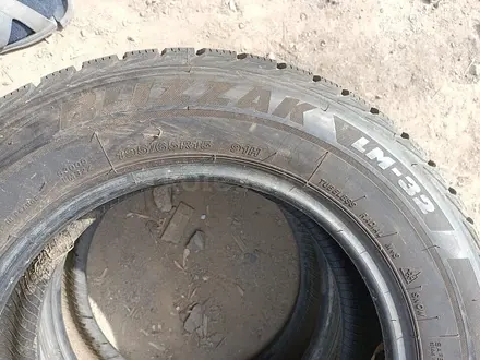 Шины 195/65 R15 — "Bridgestone Blizzak LM-32" (Франция), зимние за 35 000 тг. в Астана – фото 5