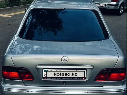 Mercedes-Benz E 320 1999 года за 5 600 000 тг. в Алматы – фото 4