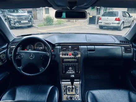 Mercedes-Benz E 320 1999 года за 5 600 000 тг. в Алматы – фото 9