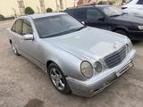 Mercedes-Benz E 320 2000 года за 2 800 000 тг. в Сарыагаш – фото 3
