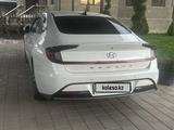 Hyundai Sonata 2022 года за 12 800 000 тг. в Тараз – фото 2