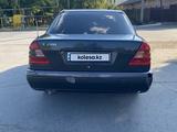 Mercedes-Benz C 200 1995 года за 1 300 000 тг. в Костанай – фото 2