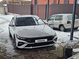 Hyundai Elantra 2023 годаfor8 700 000 тг. в Алматы