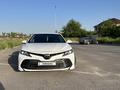 Toyota Camry 2018 года за 11 500 000 тг. в Шымкент – фото 2