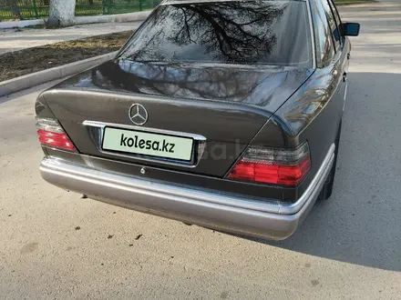 Mercedes-Benz E 200 1993 года за 2 500 000 тг. в Тараз – фото 4