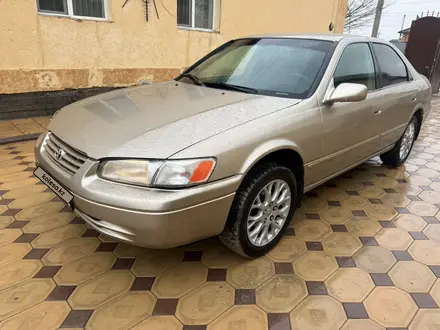 Toyota Camry 1998 года за 2 900 000 тг. в Кызылорда – фото 2