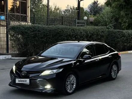 Toyota Camry 2018 года за 13 700 000 тг. в Алматы – фото 4