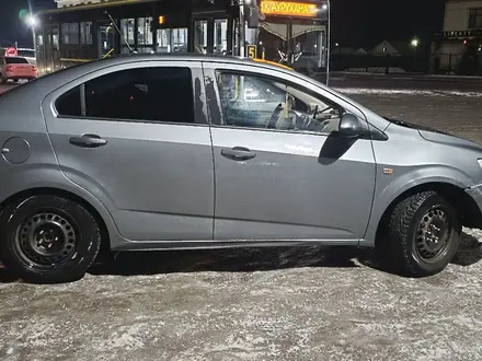 Chevrolet Aveo 2013 года за 3 700 000 тг. в Уральск – фото 2