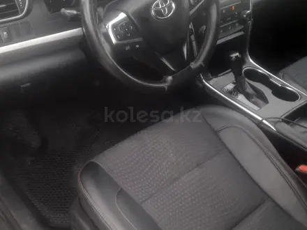 Toyota Camry 2015 года за 10 500 000 тг. в Жанаозен – фото 3