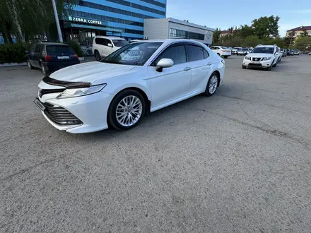Toyota Camry 2019 года за 14 300 000 тг. в Караганда