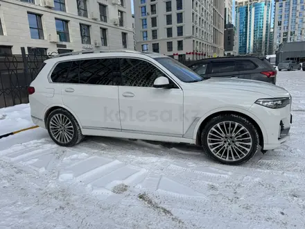 BMW X7 2021 года за 45 000 000 тг. в Астана – фото 2
