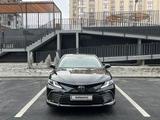 Toyota Camry 2023 года за 17 500 000 тг. в Атырау – фото 4