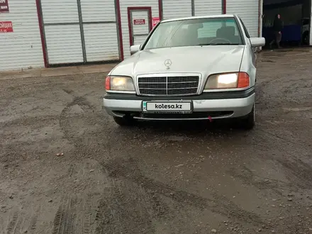 Mercedes-Benz C 180 1995 года за 2 100 000 тг. в Петропавловск – фото 15