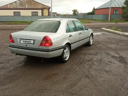 Mercedes-Benz C 180 1995 года за 2 100 000 тг. в Петропавловск – фото 5